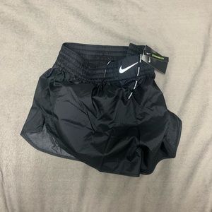 NWT Nike Tempo Luxe Lined Running Shorts Black Women’s Size Large
